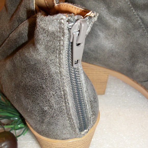 Qupid Suede Side Stitch Zip-Up Booties